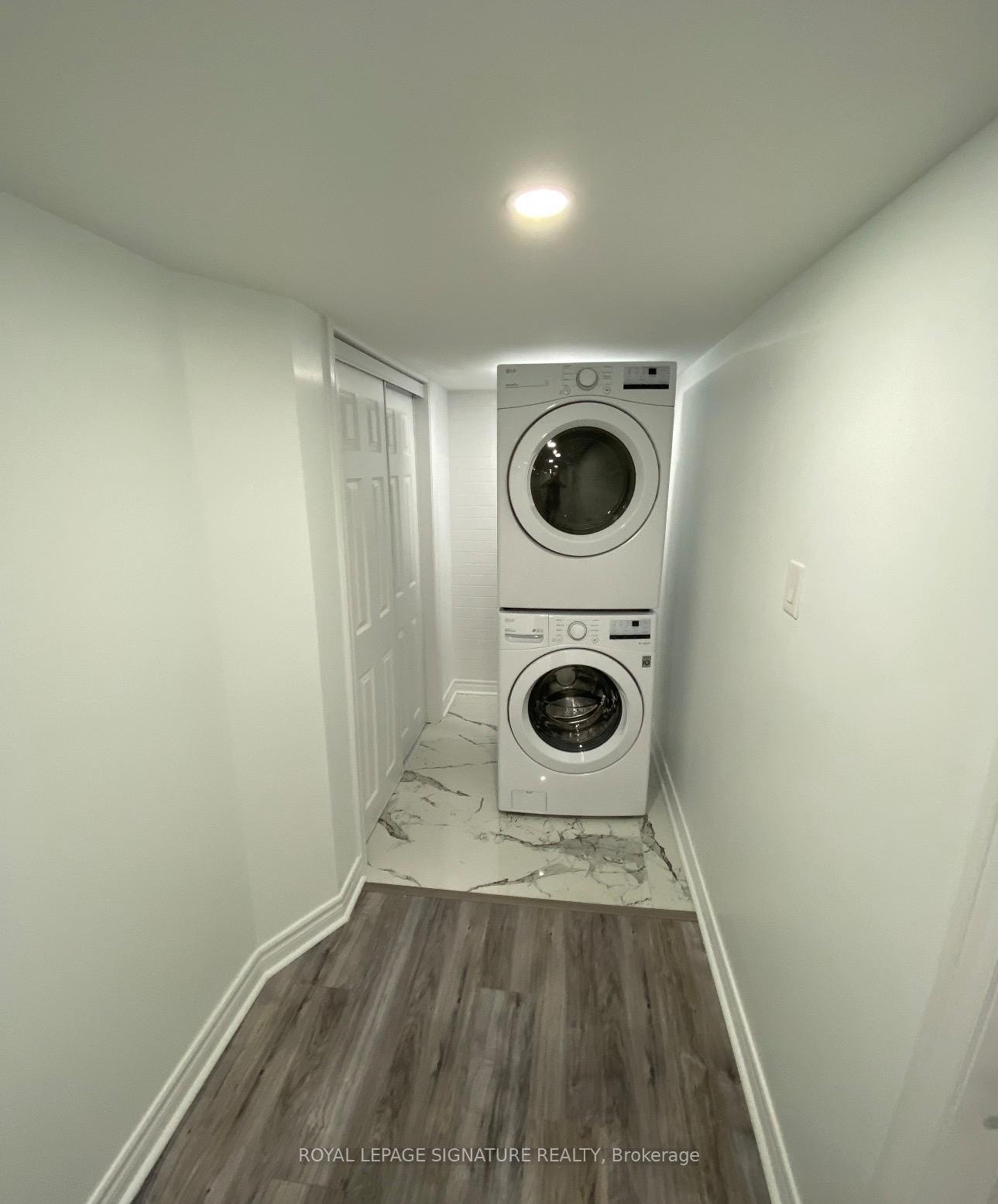445 Malaga Road, Mississauga, ON - Indoor Photo Showing Laundry Room