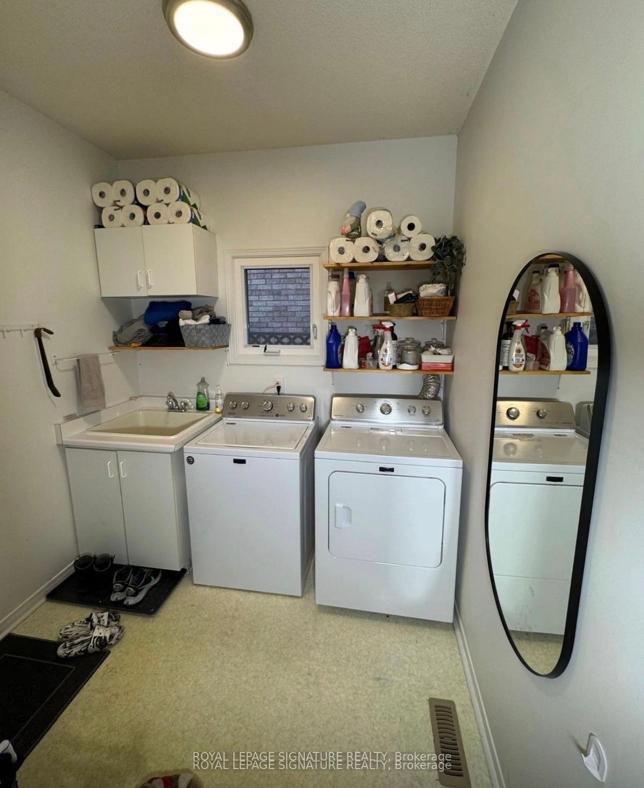 445 Malaga Road, Mississauga, ON - Indoor Photo Showing Laundry Room