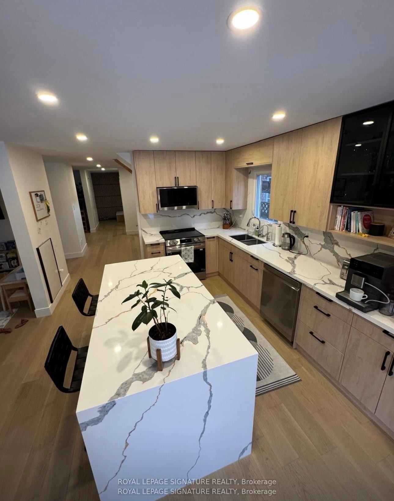 445 Malaga Road, Mississauga, ON - Indoor Photo Showing Kitchen With Double Sink