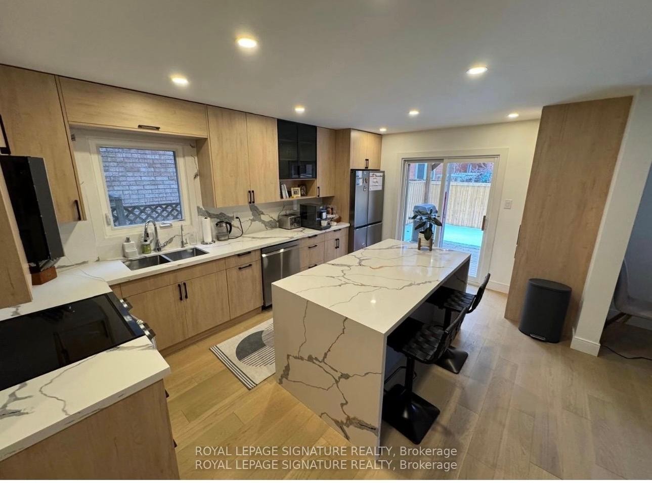 445 Malaga Road, Mississauga, ON - Indoor Photo Showing Kitchen With Double Sink