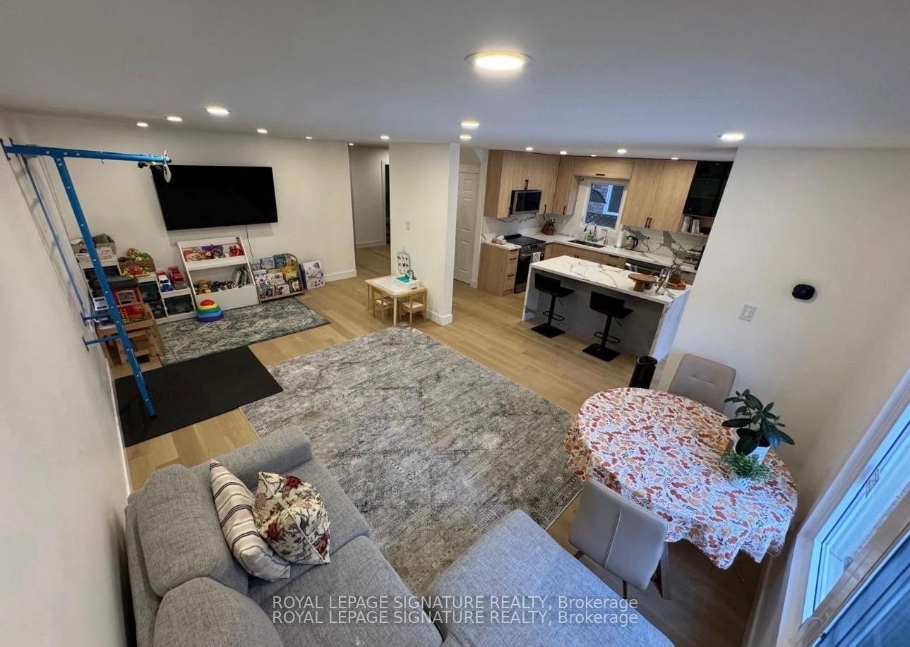 445 Malaga Road, Mississauga, ON - Indoor