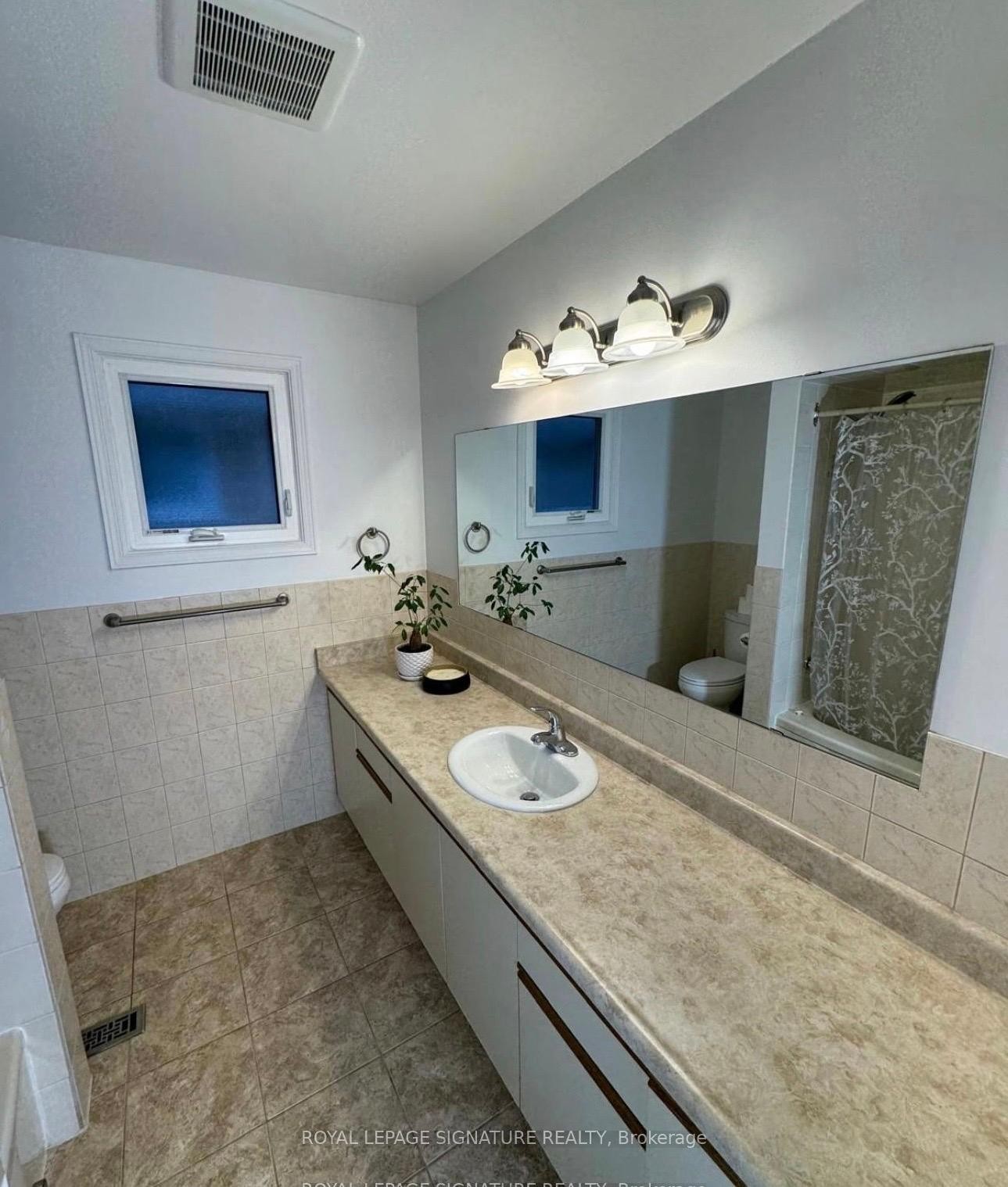 445 Malaga Road, Mississauga, ON - Indoor Photo Showing Bathroom