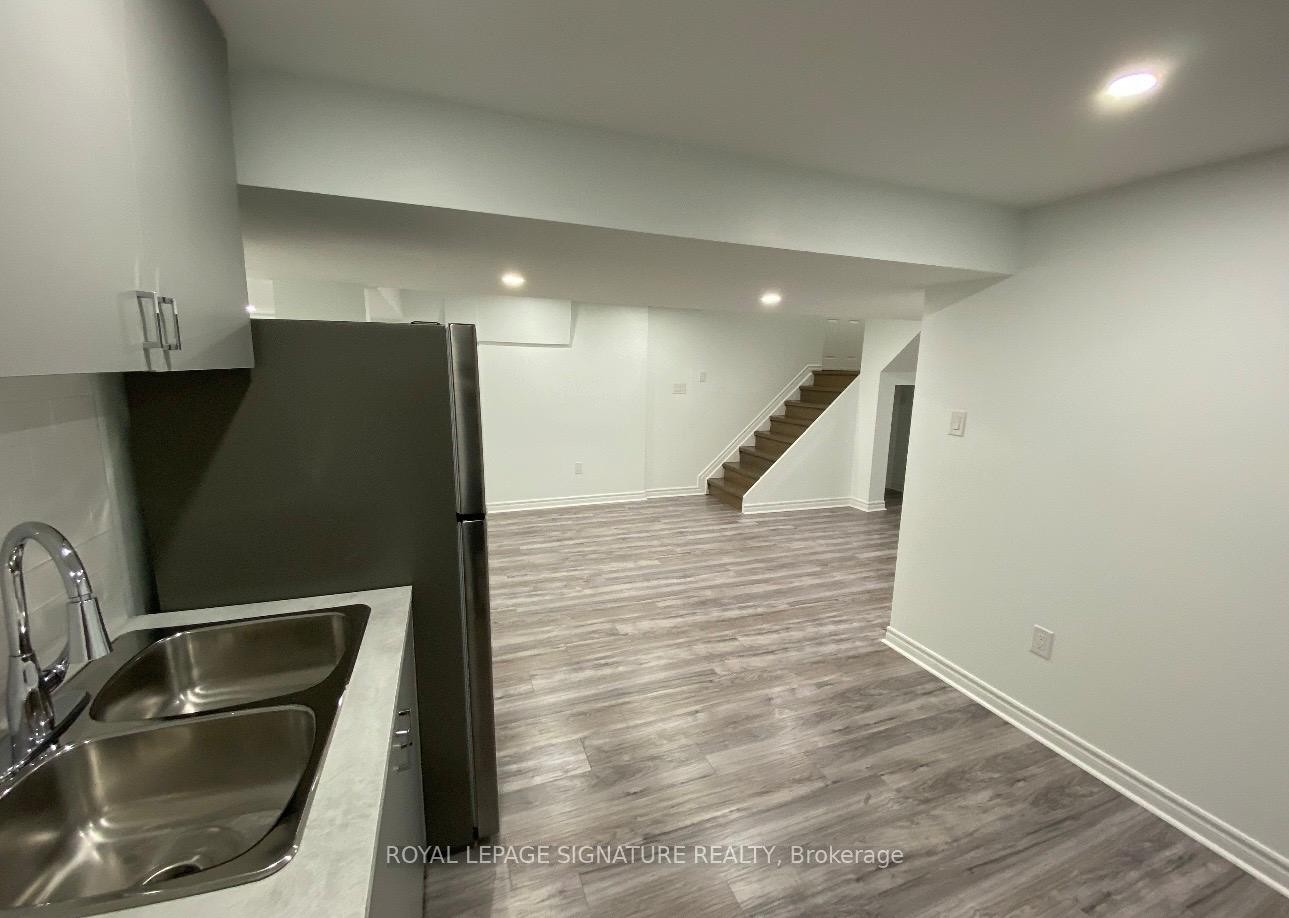 445 Malaga Road, Mississauga, ON - Indoor