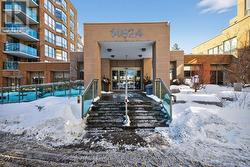 213 - 14924 YONGE STREET Aurora, ON L4G 6H7