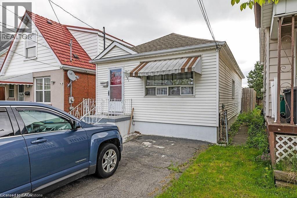 View of front facade with a shingled roof - 201 East 23Rd. Street, Hamilton, ON - Outdoor