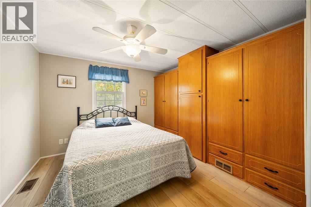 5700 Blackwell Sideroad Unit# 29, Sarnia, ON - Indoor Photo Showing Bedroom
