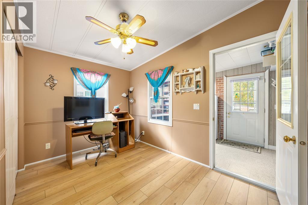 5700 Blackwell Sideroad Unit# 29, Sarnia, ON - Indoor Photo Showing Office