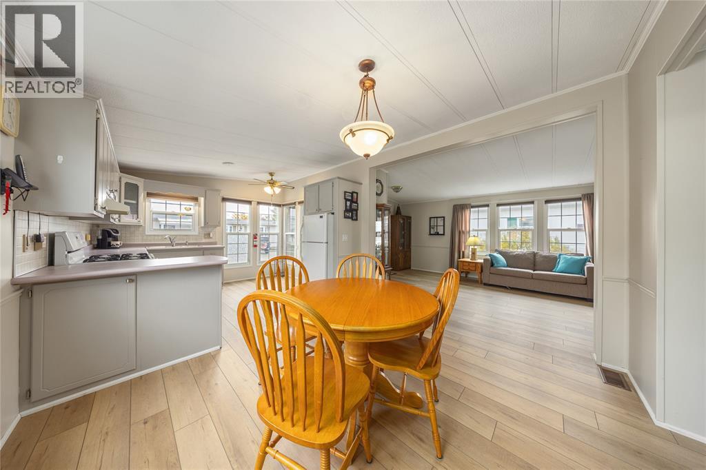 5700 Blackwell Sideroad Unit# 29, Sarnia, ON - Indoor Photo Showing Dining Room