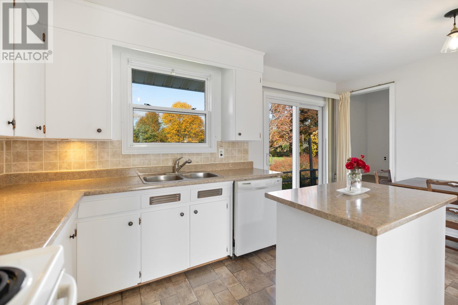 21 Westview Drive, Charlottetown, PE - Indoor Photo Showing Kitchen With Double Sink