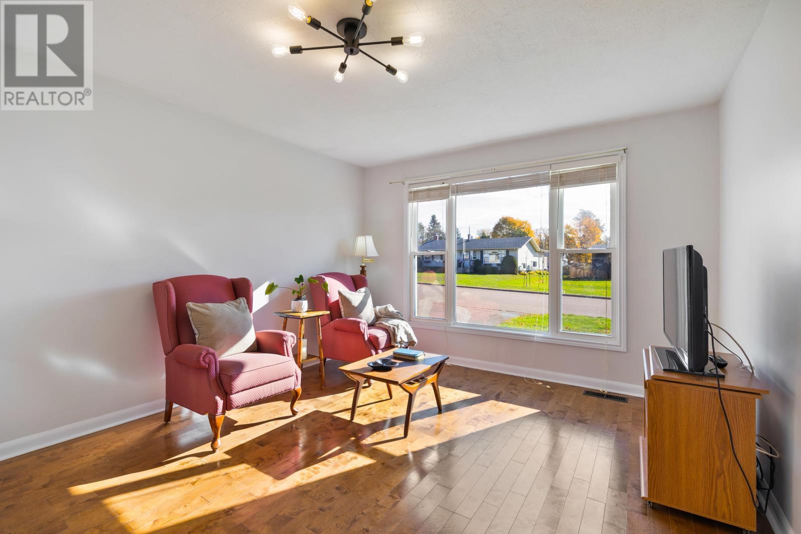 21 Westview Drive, Charlottetown, PE - Indoor Photo Showing Living Room