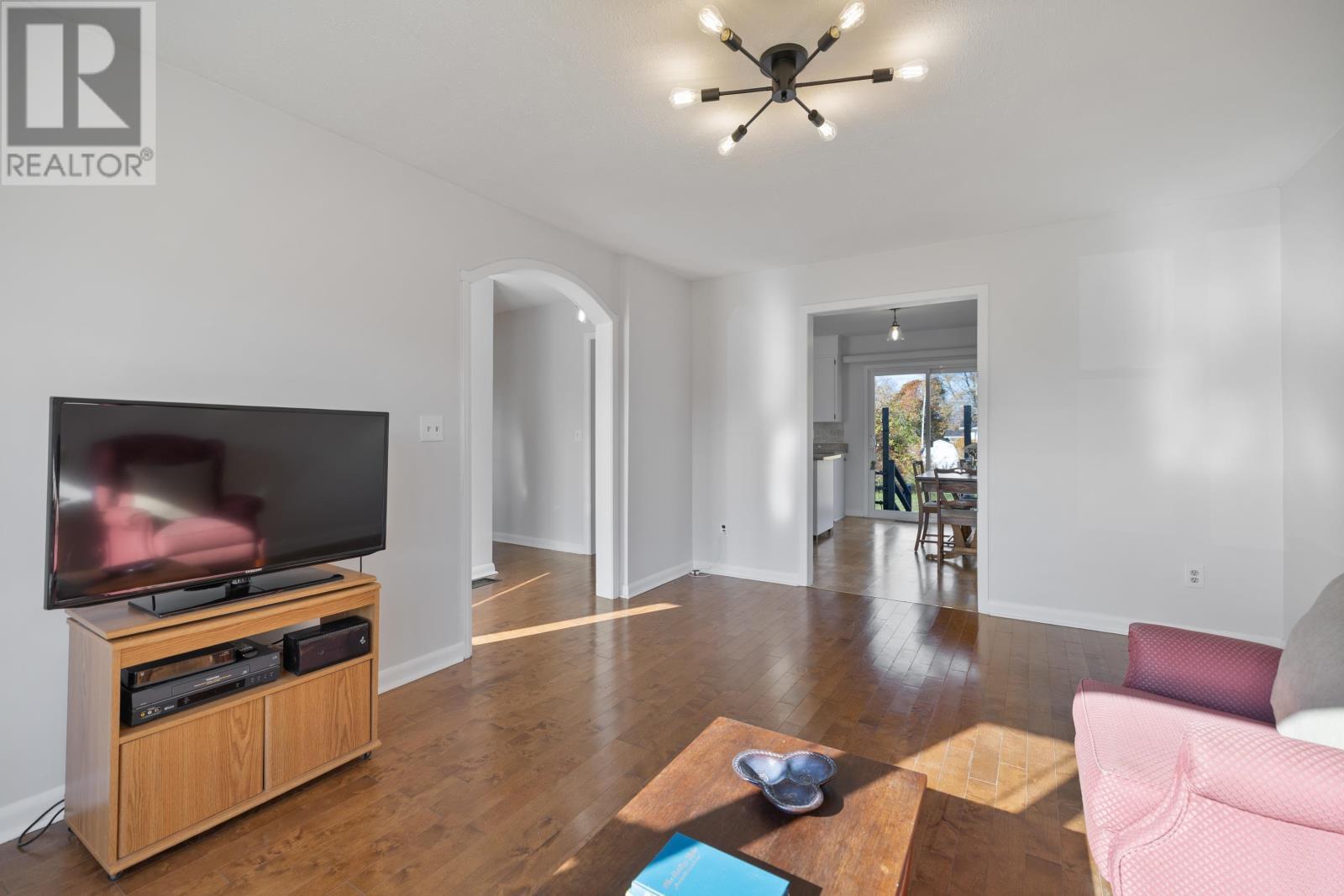 21 Westview Drive, Charlottetown, PE - Indoor Photo Showing Living Room