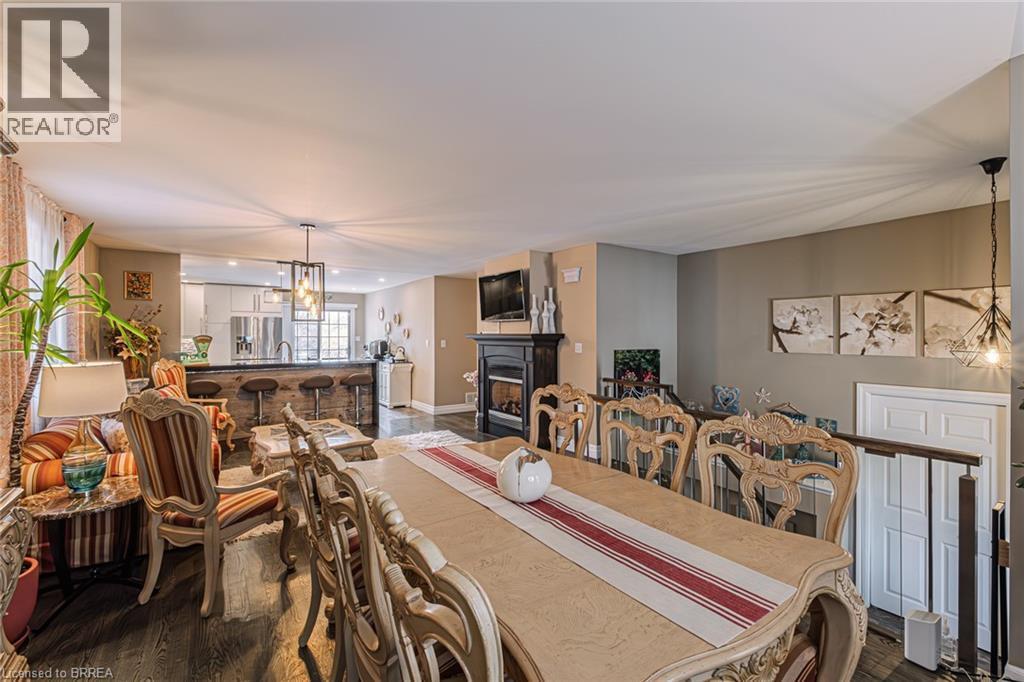 52 Amelia Street, Paris, ON - Indoor Photo Showing Dining Room
