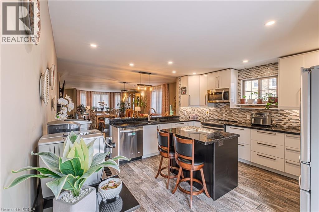 52 Amelia Street, Paris, ON - Indoor