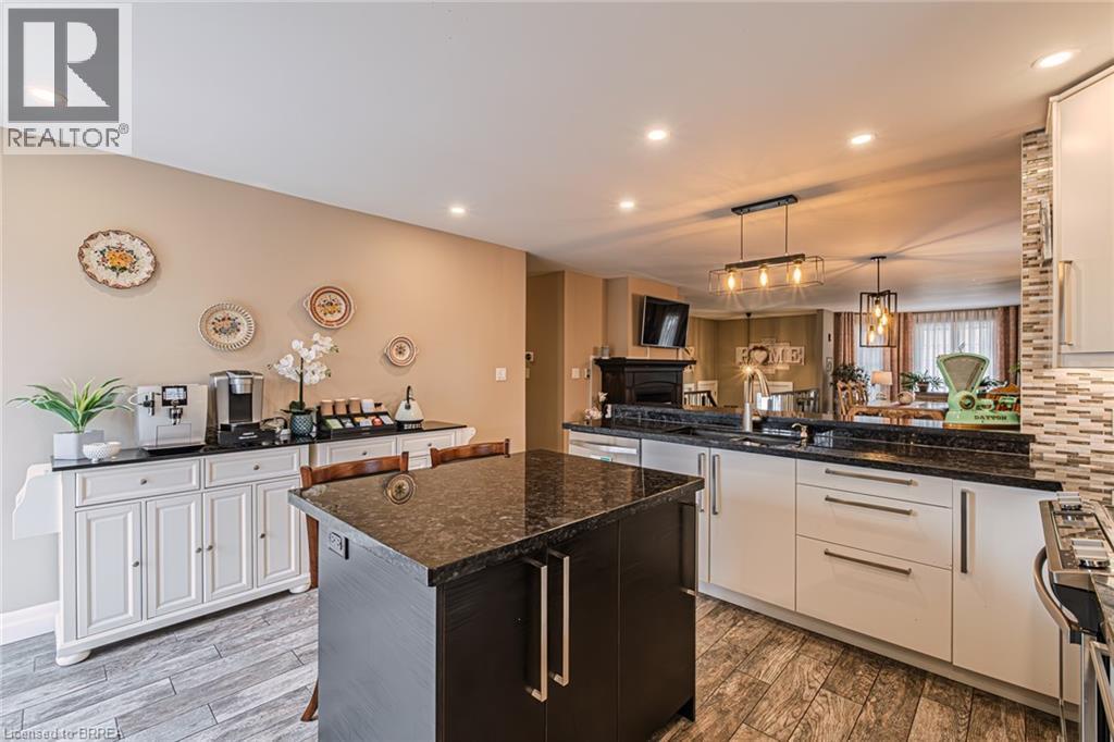 52 Amelia Street, Paris, ON - Indoor Photo Showing Kitchen With Upgraded Kitchen