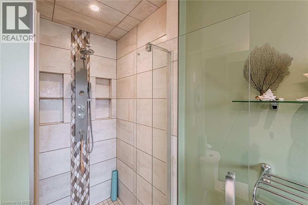 52 Amelia Street, Paris, ON - Indoor Photo Showing Bathroom