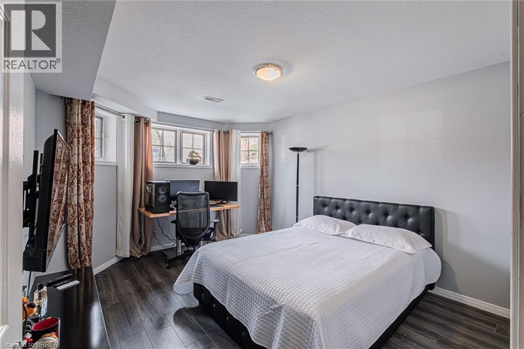 52 Amelia Street, Paris, ON - Indoor Photo Showing Bedroom
