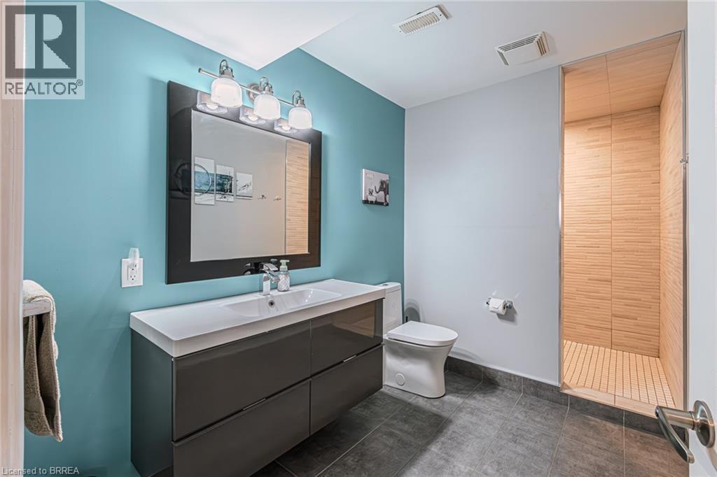 52 Amelia Street, Paris, ON - Indoor Photo Showing Bathroom