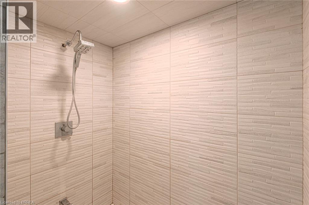 52 Amelia Street, Paris, ON - Indoor Photo Showing Bathroom