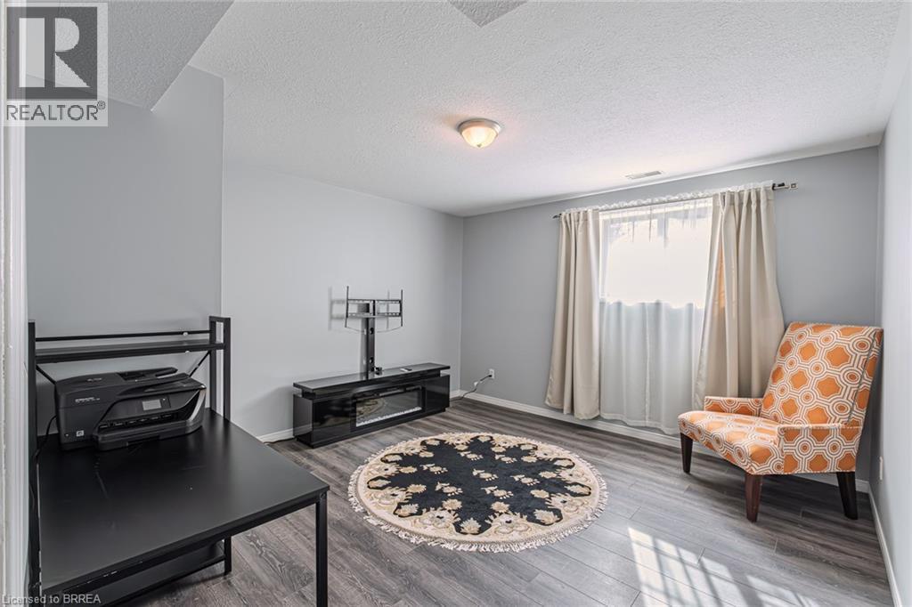 52 Amelia Street, Paris, ON - Indoor Photo Showing Living Room