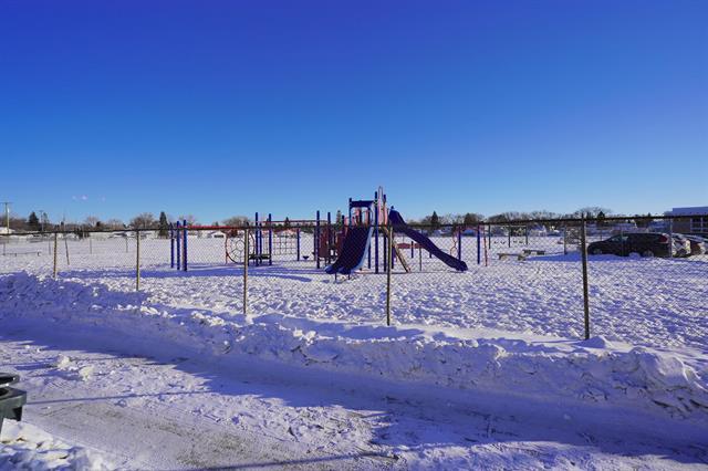 415 Kent Rd, Winnipeg, MB