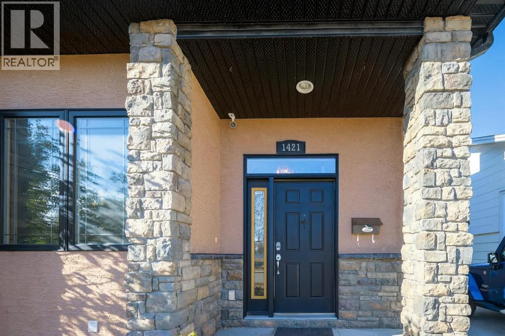 1421 40 Street Sw, Calgary, AB - Outdoor