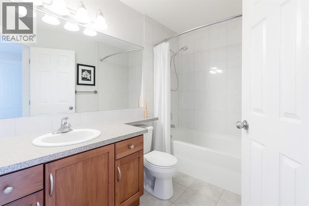Shared Bathroom - 1421 40 Street Sw, Calgary, AB - Indoor Photo Showing Bathroom