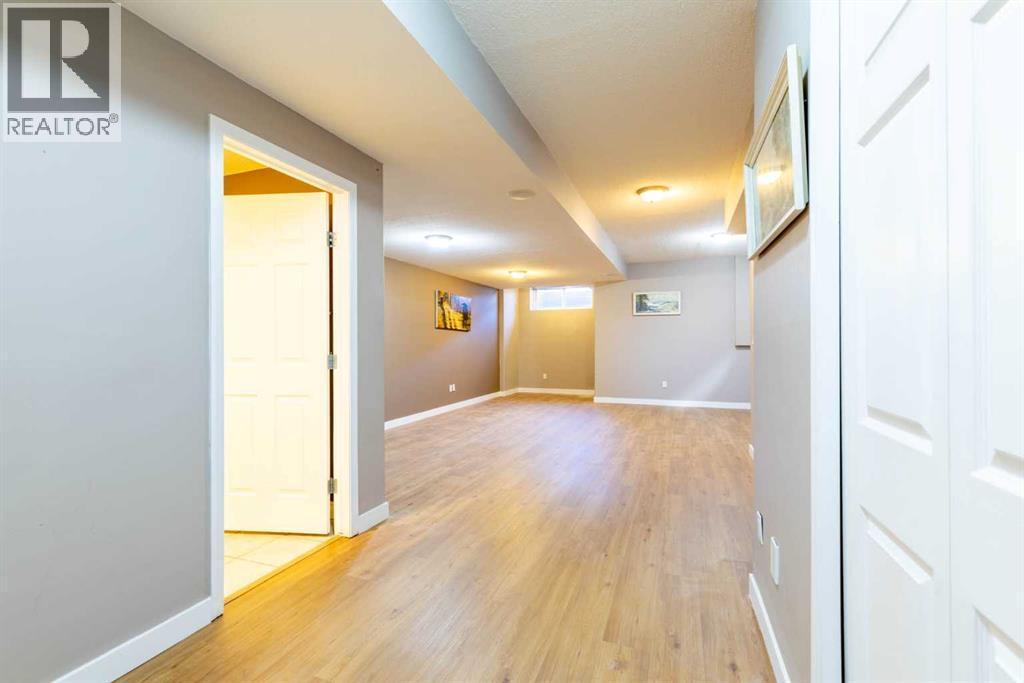 1421 40 Street Sw, Calgary, AB - Indoor Photo Showing Other Room