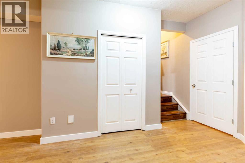 1421 40 Street Sw, Calgary, AB - Indoor Photo Showing Other Room