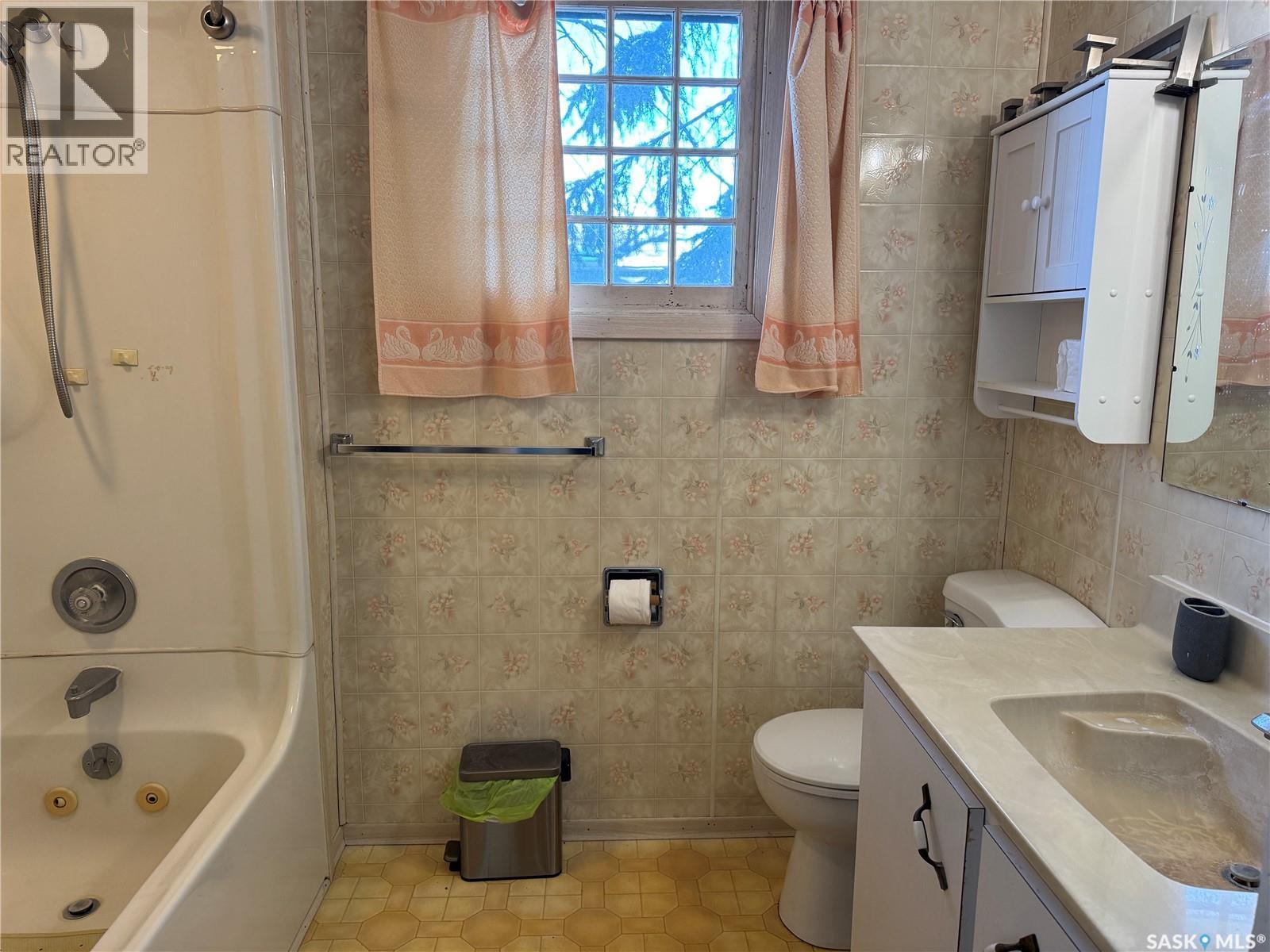 307 1St Street E, Wynyard, SK - Indoor Photo Showing Bathroom