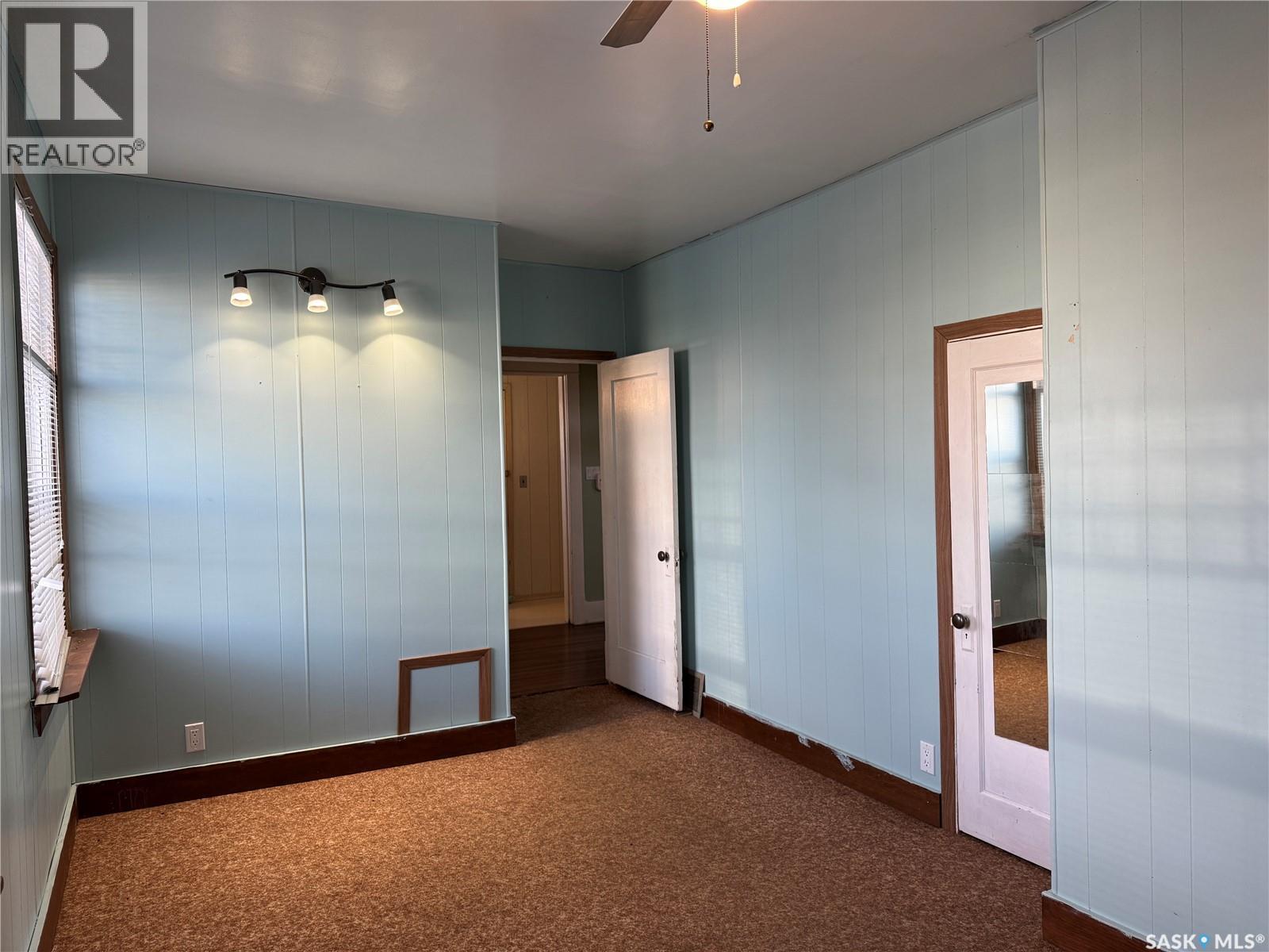 307 1St Street E, Wynyard, SK - Indoor