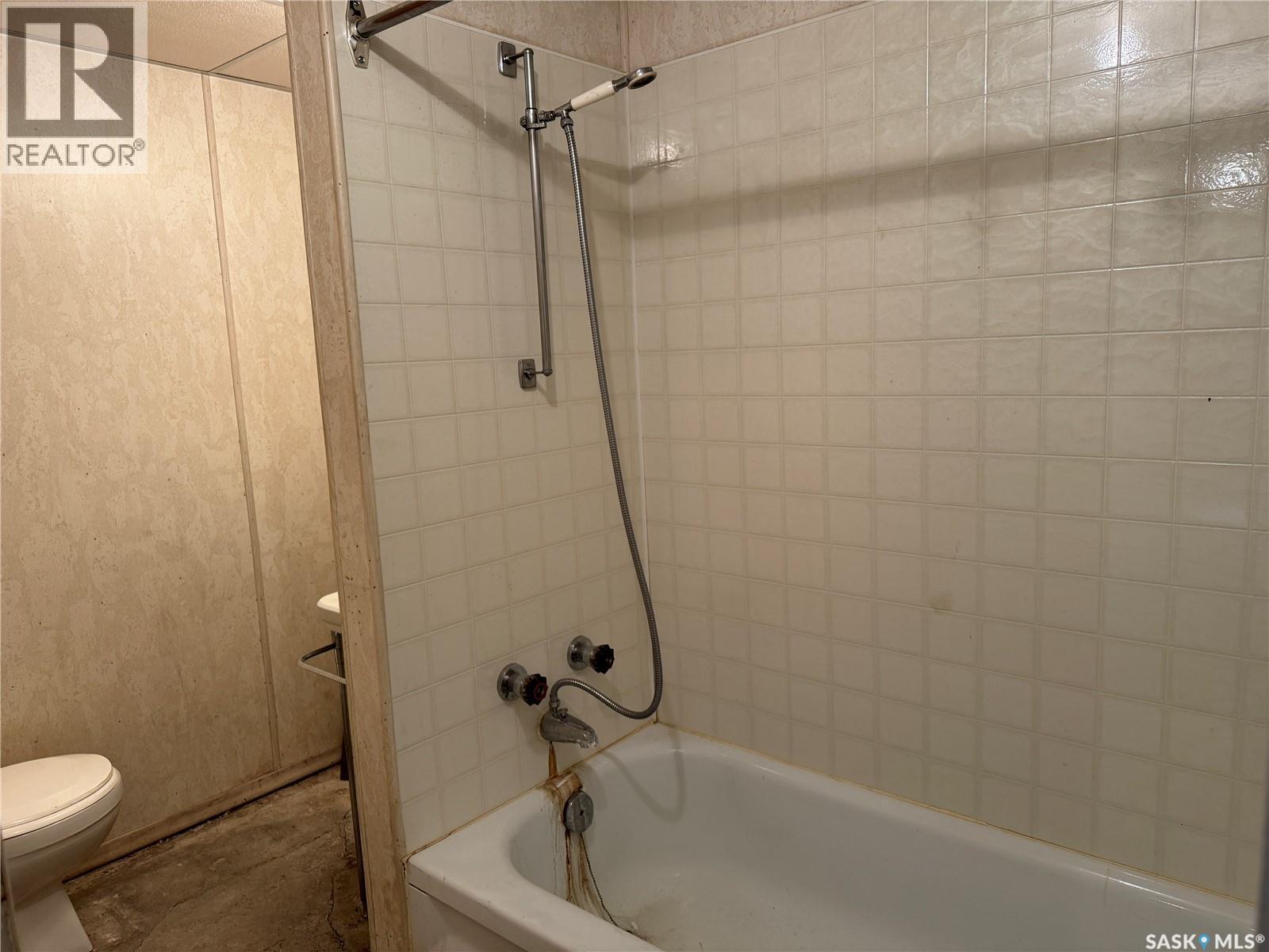 307 1St Street E, Wynyard, SK - Indoor Photo Showing Bathroom