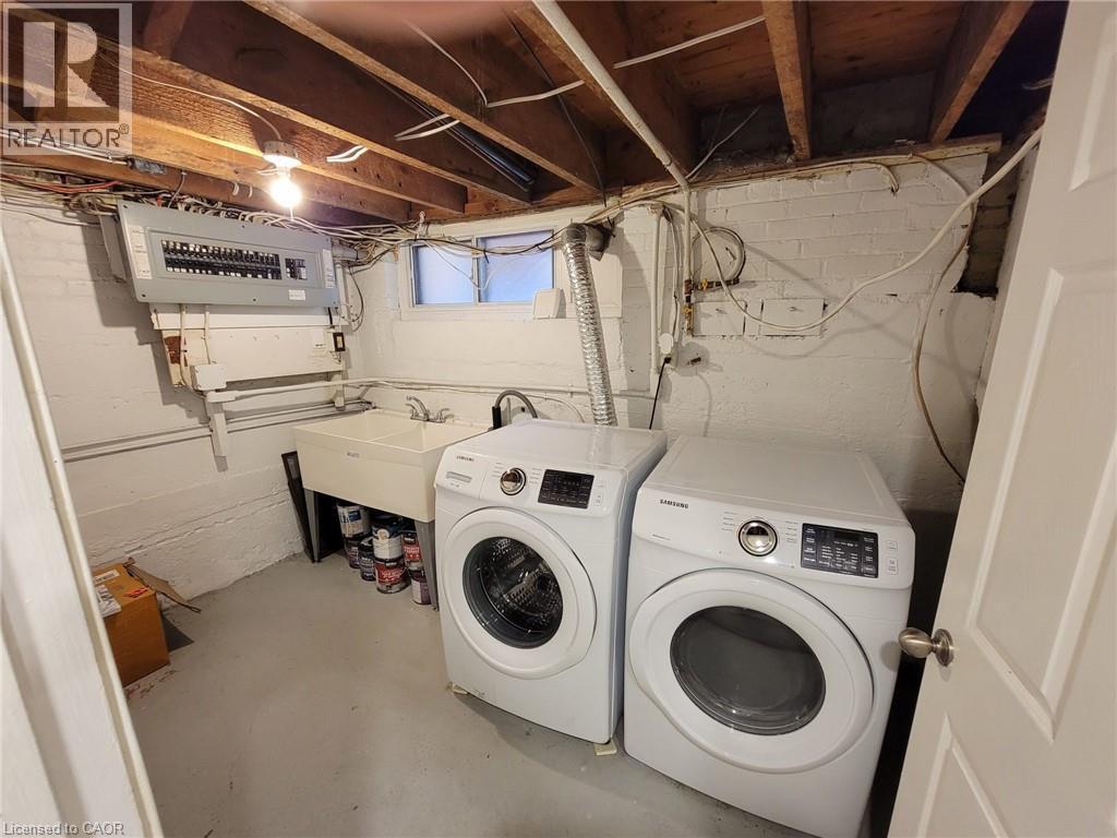 43 Barnesdale Avenue S, Hamilton, ON - Indoor Photo Showing Laundry Room