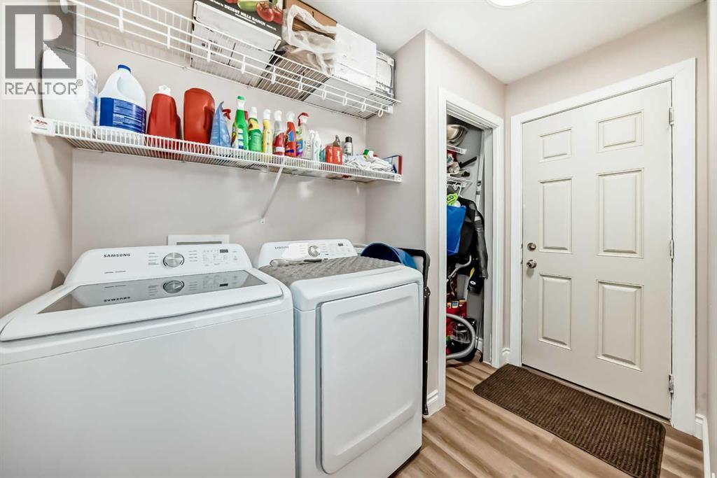 20 Bowman Circle, Sylvan Lake, AB - Indoor Photo Showing Laundry Room