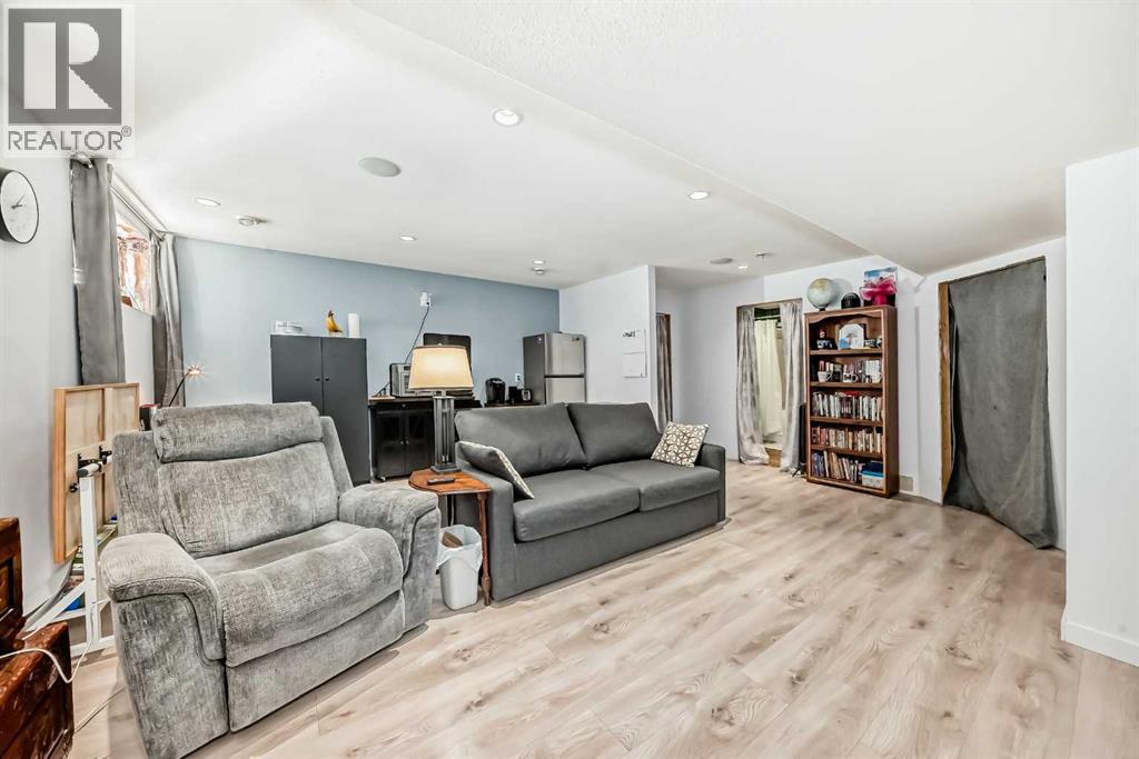 20 Bowman Circle, Sylvan Lake, AB - Indoor Photo Showing Living Room