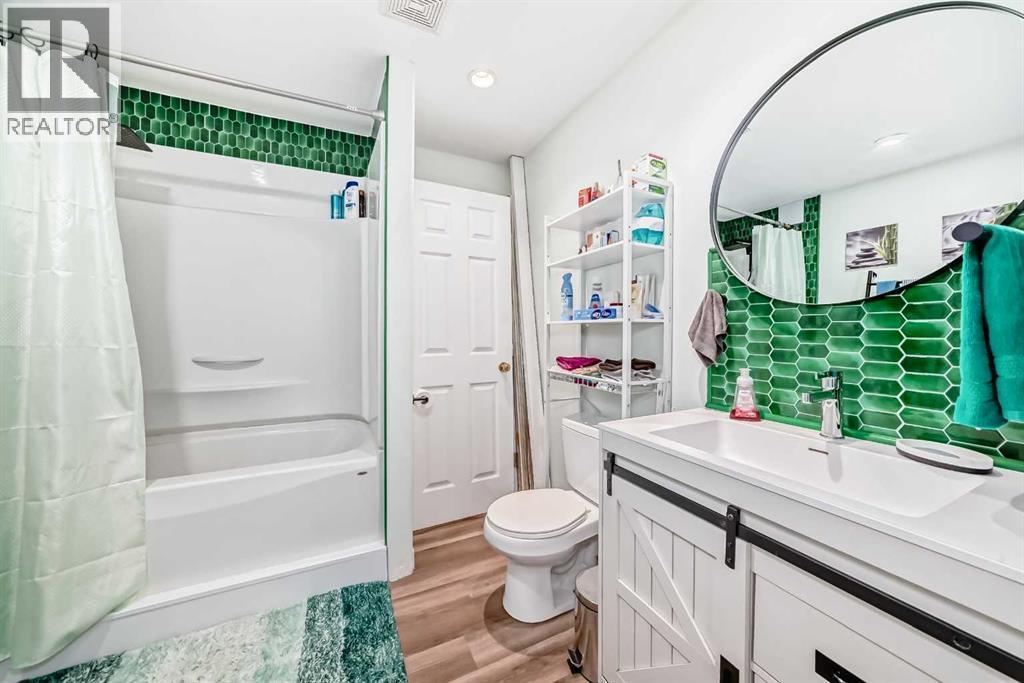 20 Bowman Circle, Sylvan Lake, AB - Indoor Photo Showing Bathroom