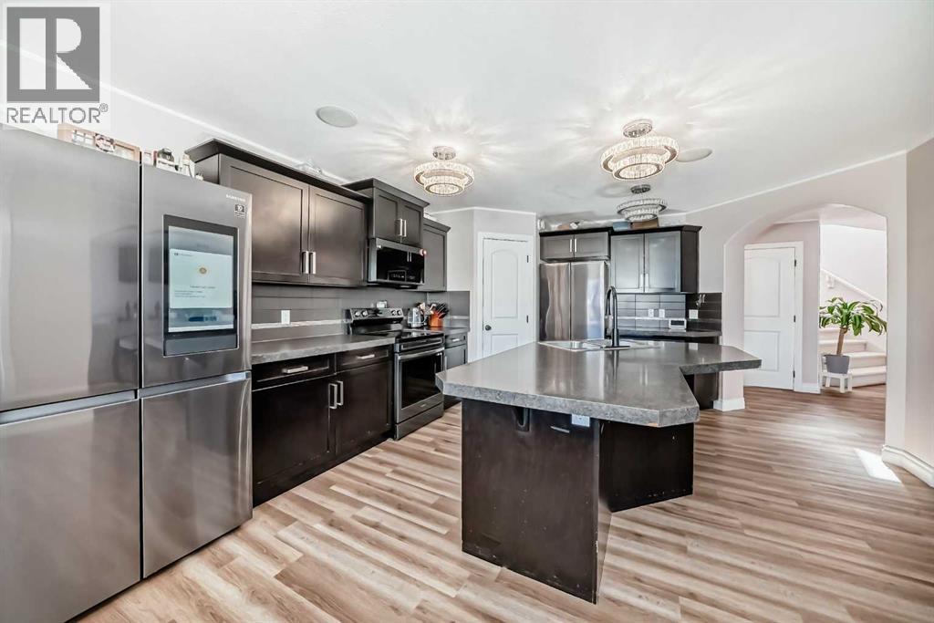 20 Bowman Circle, Sylvan Lake, AB - Indoor Photo Showing Kitchen With Double Sink With Upgraded Kitchen