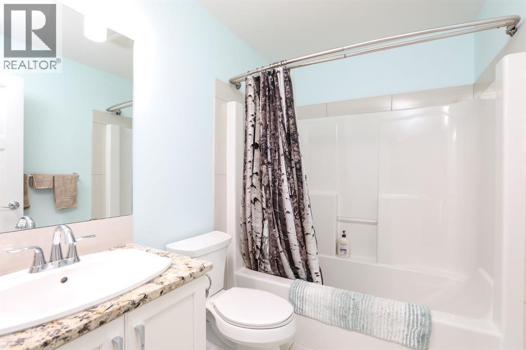 127 Westgate Drive, Coaldale, AB - Indoor Photo Showing Bathroom