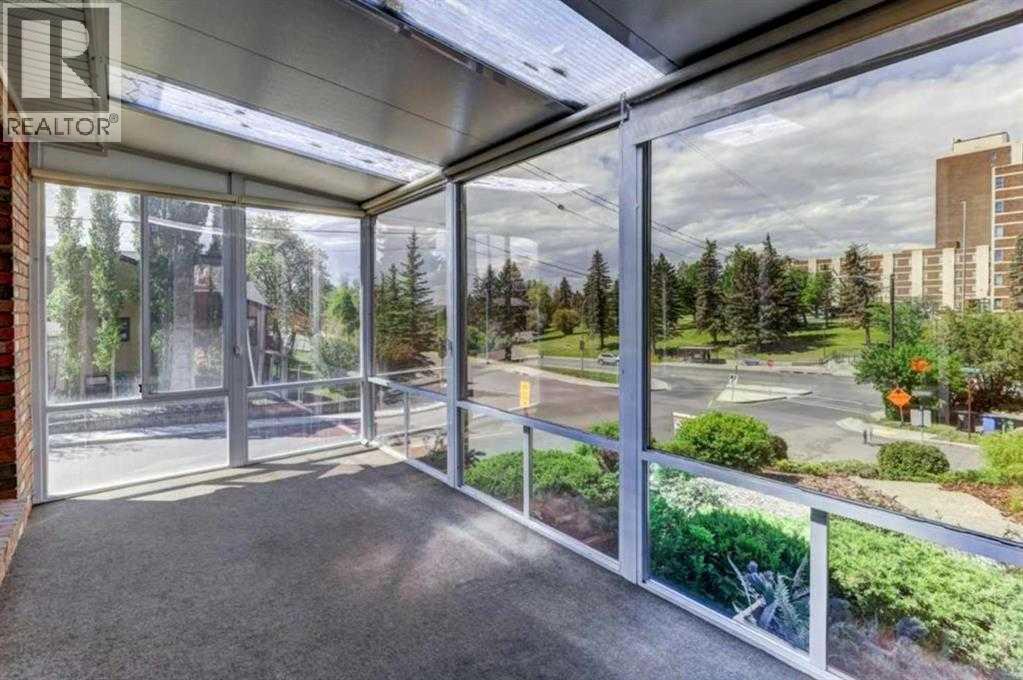 1402 Crescent Road Nw, Calgary, AB - Outdoor