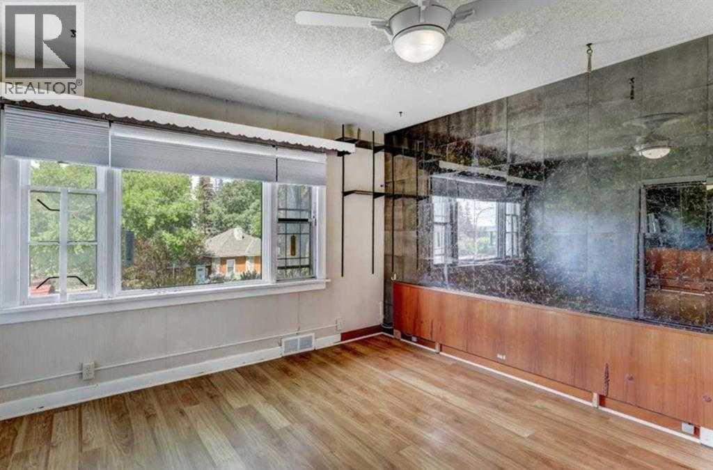 1402 Crescent Road Nw, Calgary, AB - Indoor Photo Showing Other Room