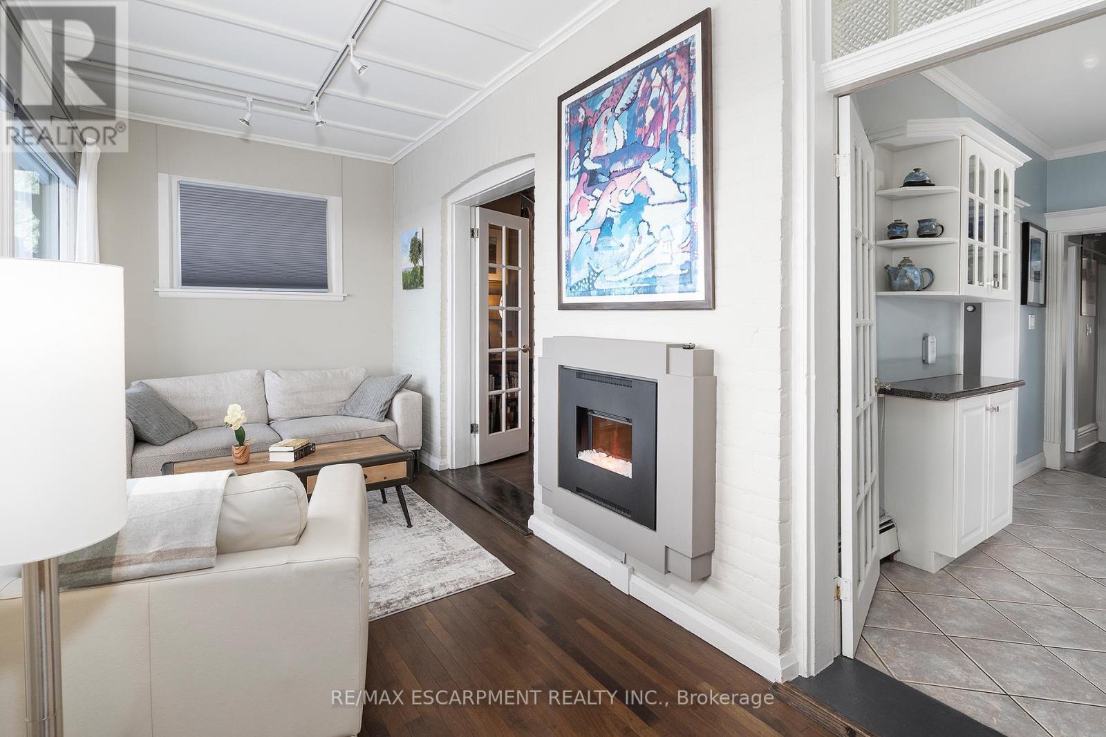 47 Mountain Park Avenue, Hamilton, ON - Indoor Photo Showing Living Room With Fireplace