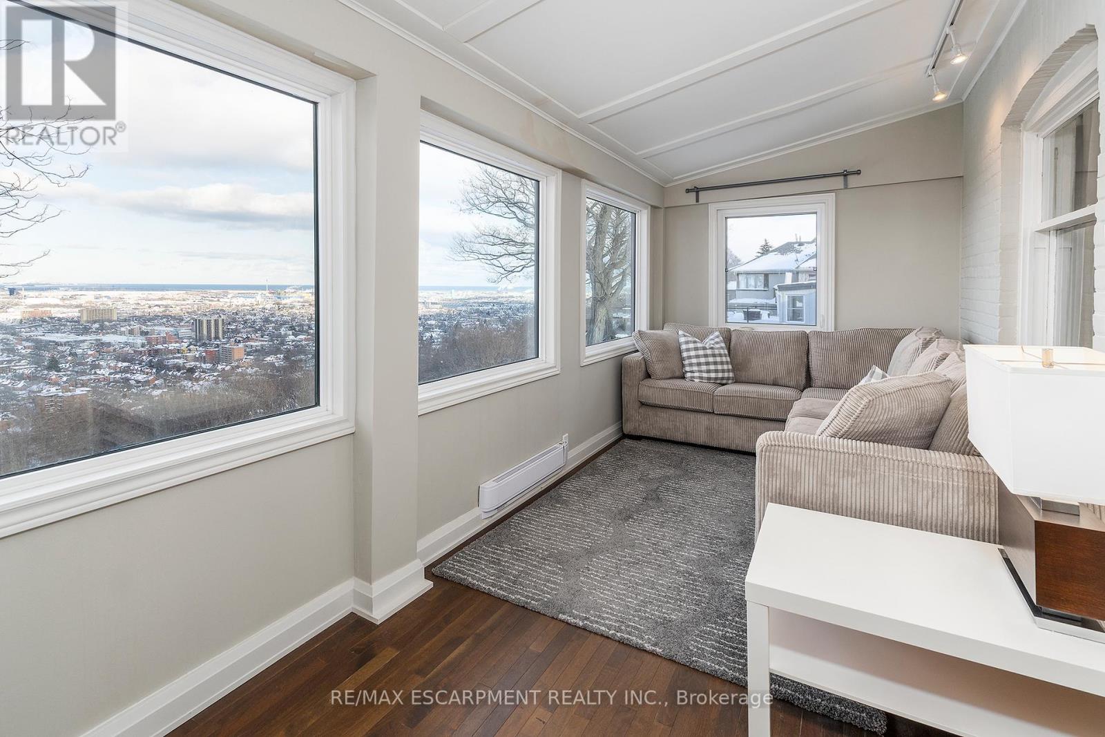 47 Mountain Park Avenue, Hamilton, ON - Indoor