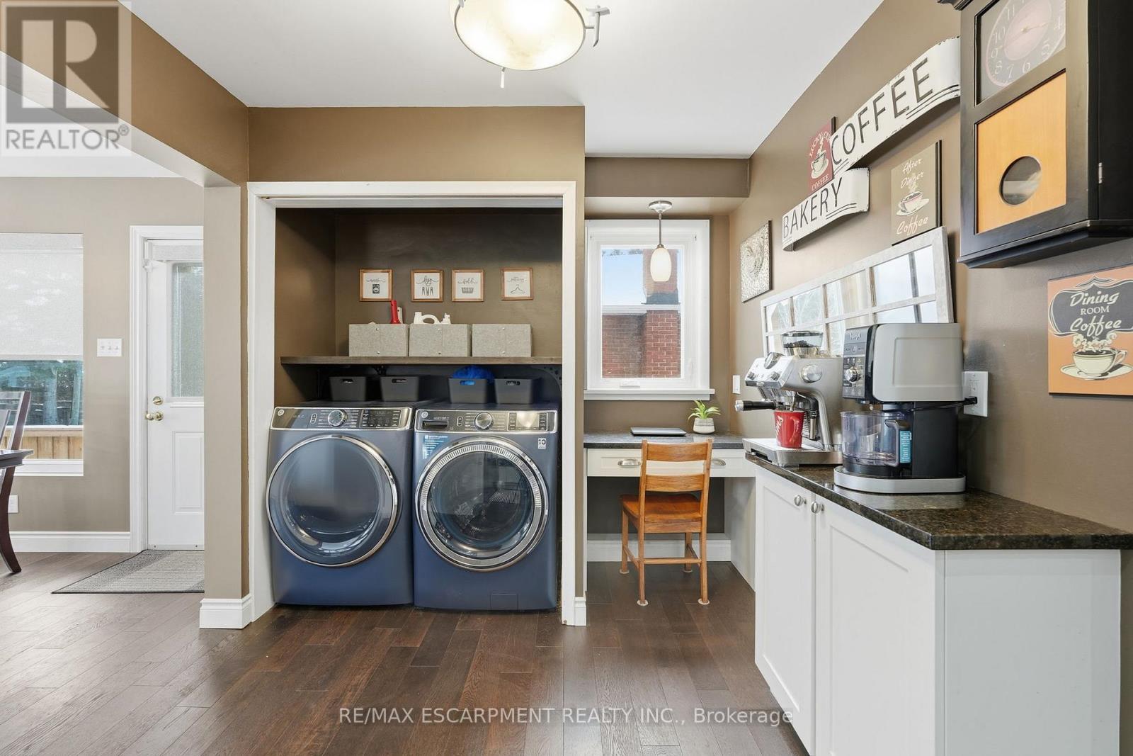 2036 Mountainside Drive, Burlington, ON - Indoor Photo Showing Laundry Room