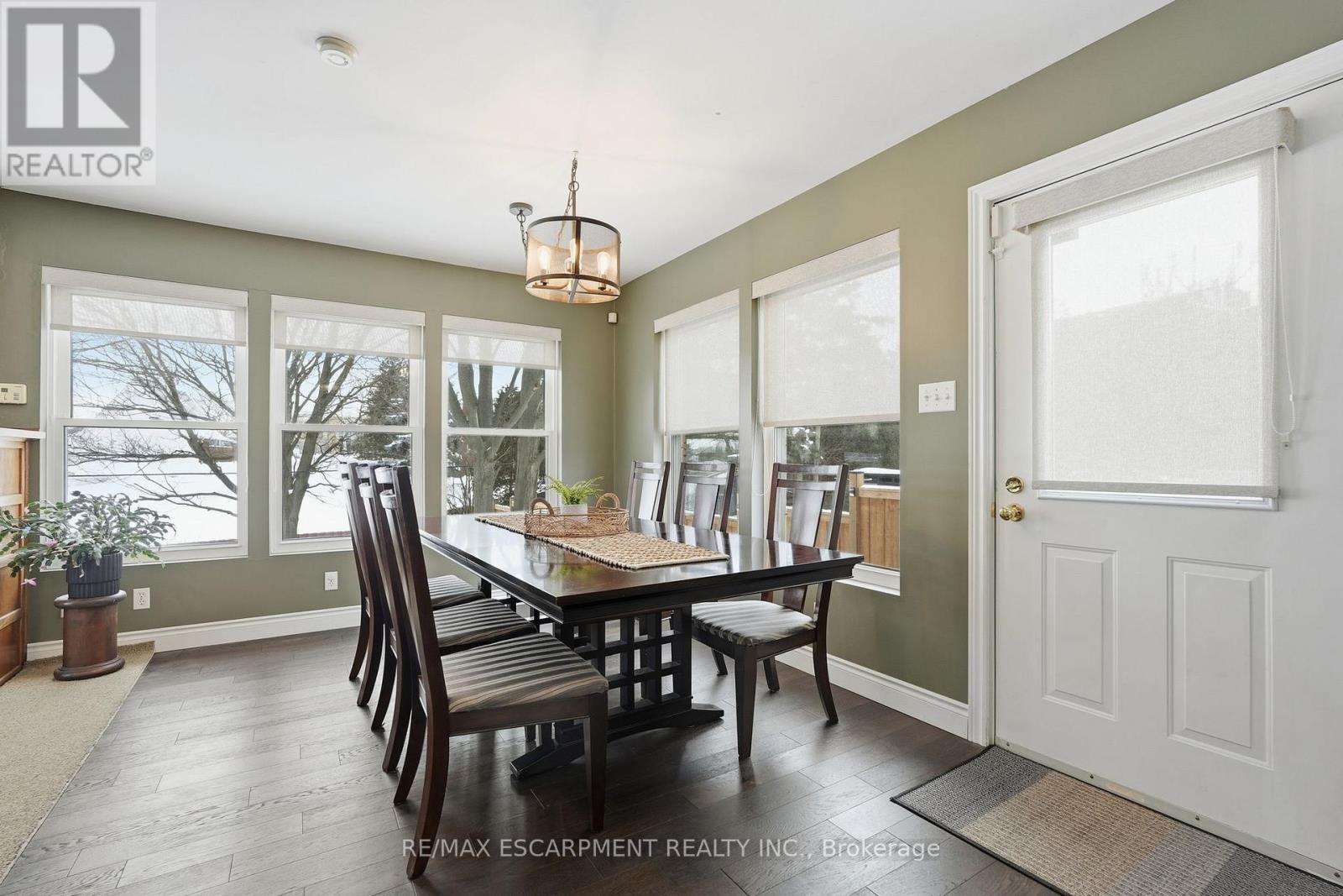 2036 Mountainside Drive, Burlington, ON - Indoor Photo Showing Dining Room