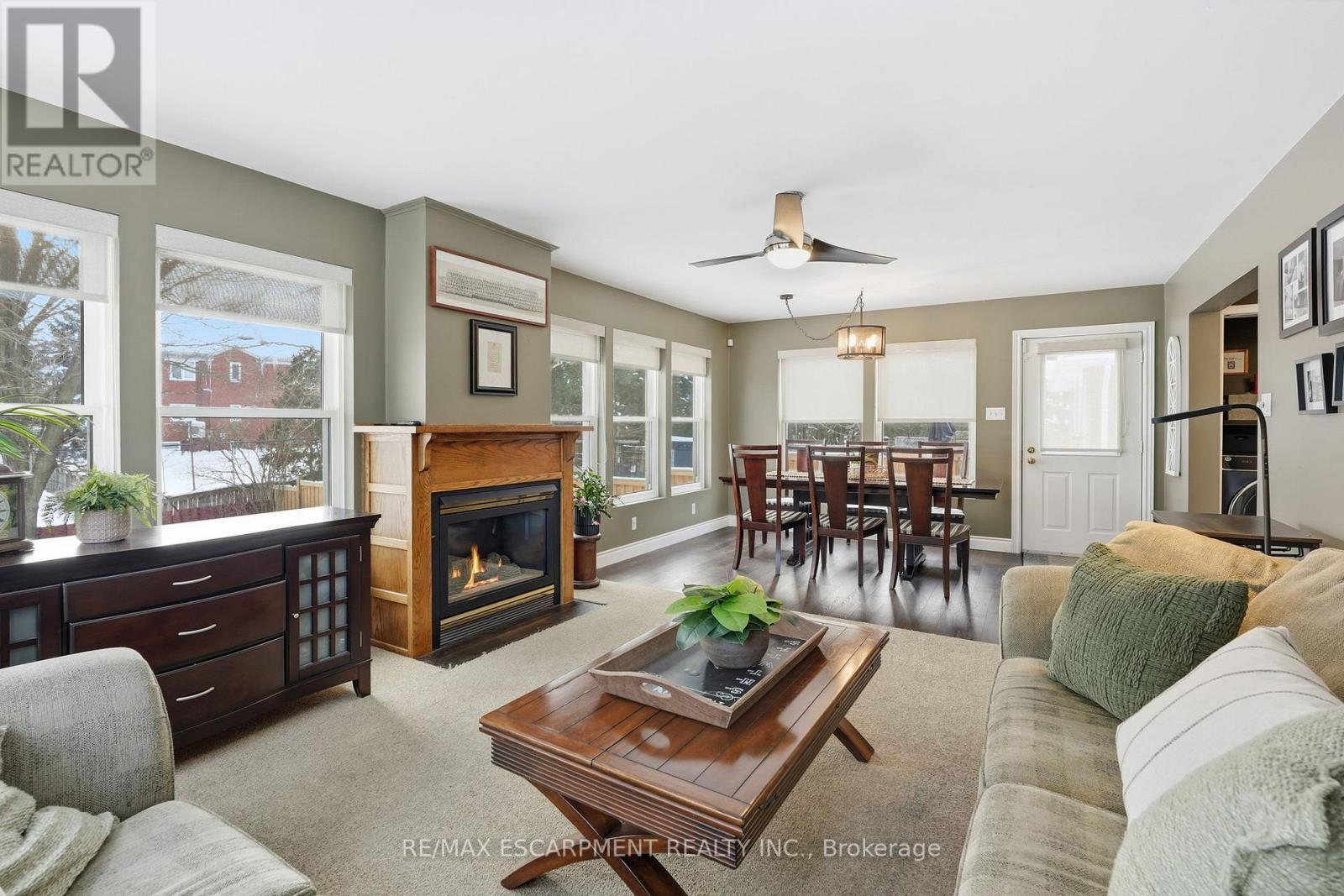 2036 Mountainside Drive, Burlington, ON - Indoor Photo Showing Living Room With Fireplace