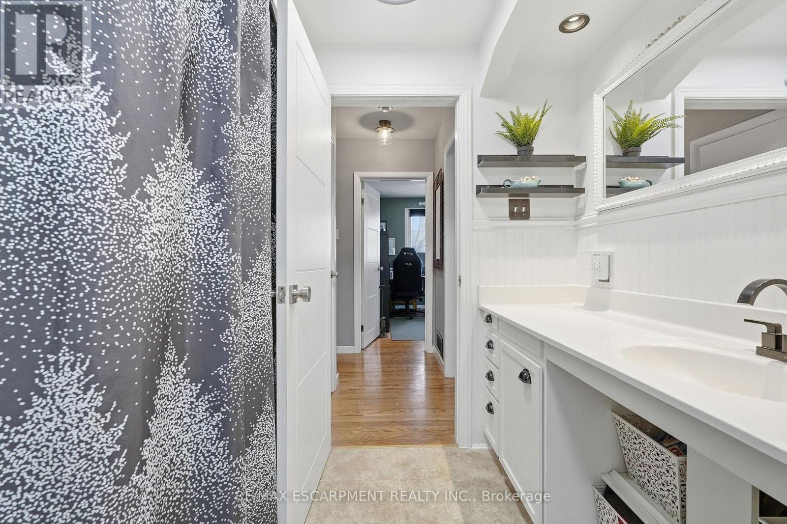 2036 Mountainside Drive, Burlington, ON - Indoor Photo Showing Bathroom