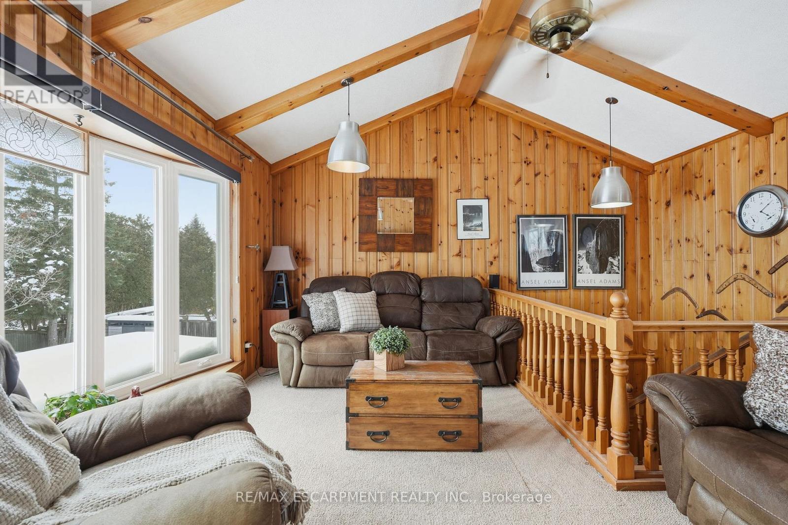 2036 Mountainside Drive, Burlington, ON - Indoor Photo Showing Living Room