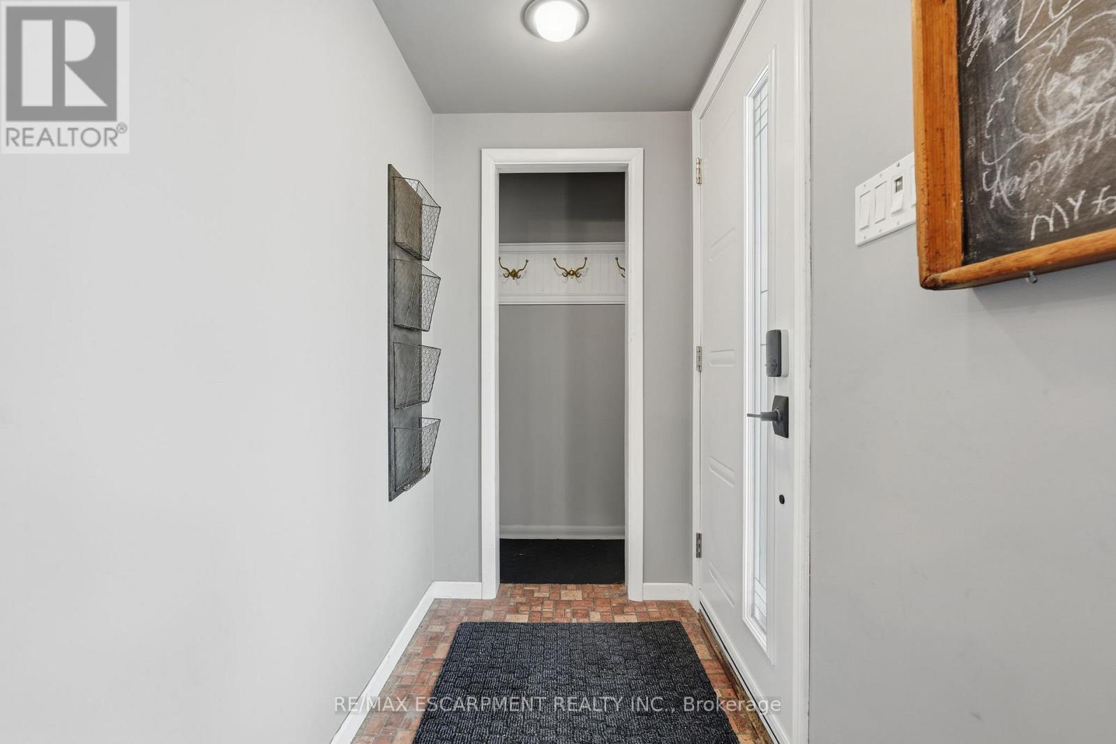 2036 Mountainside Drive, Burlington, ON - Indoor Photo Showing Other Room