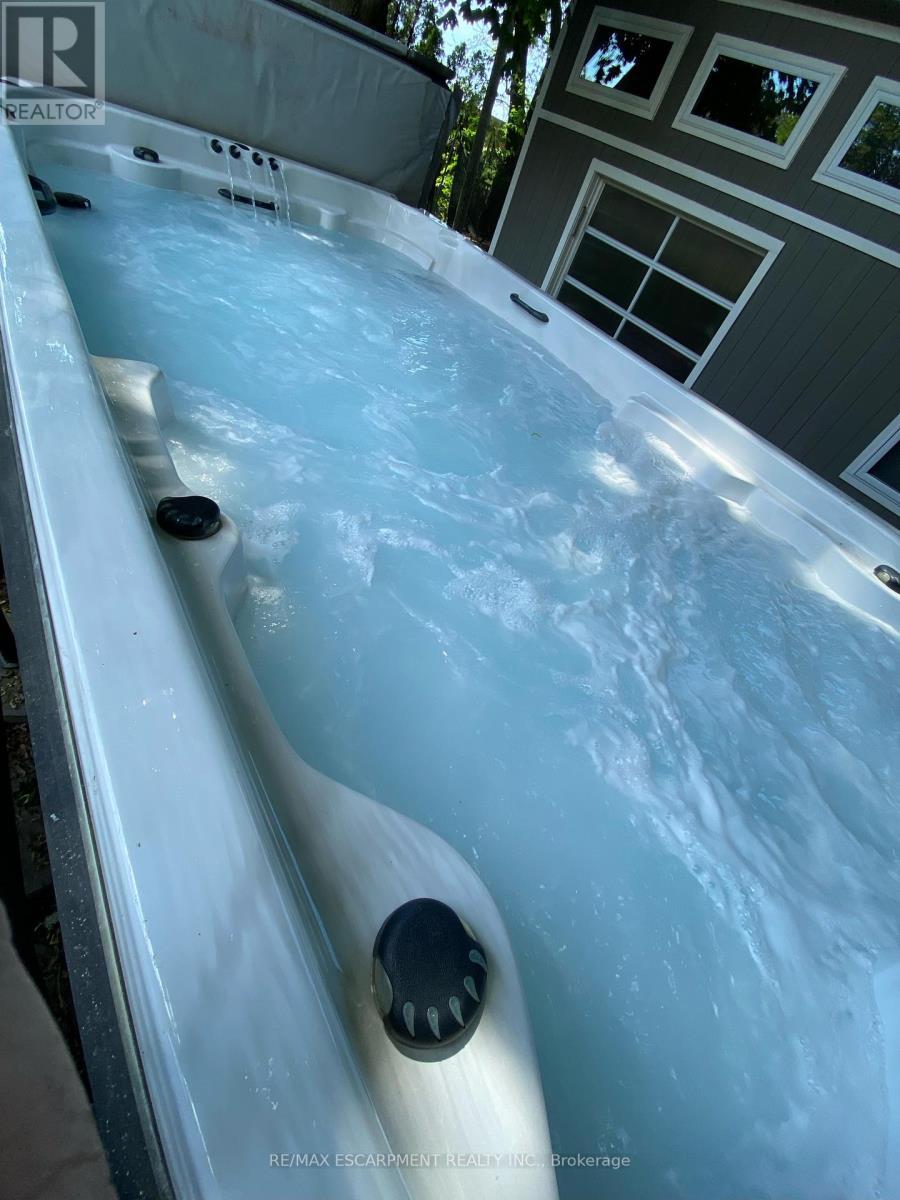 2036 Mountainside Drive, Burlington, ON -