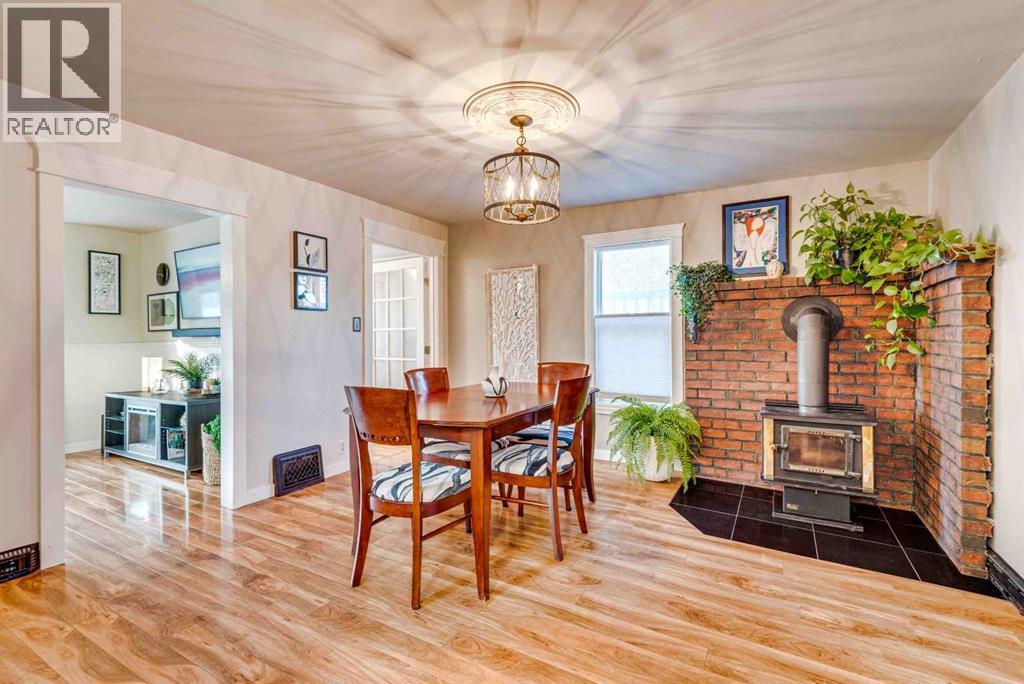 206 5 Avenue Se, Three Hills, AB - Indoor Photo Showing Dining Room