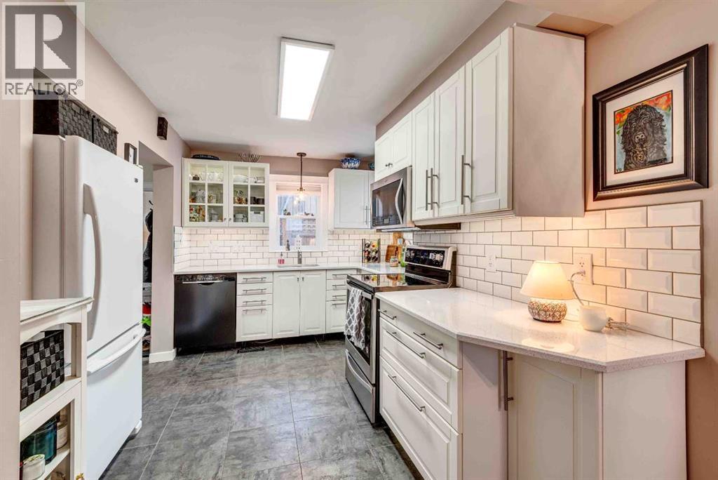 206 5 Avenue Se, Three Hills, AB - Indoor Photo Showing Kitchen With Upgraded Kitchen